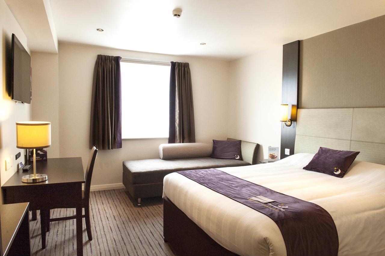 Premier Inn Southwark Borough High St London Exterior photo