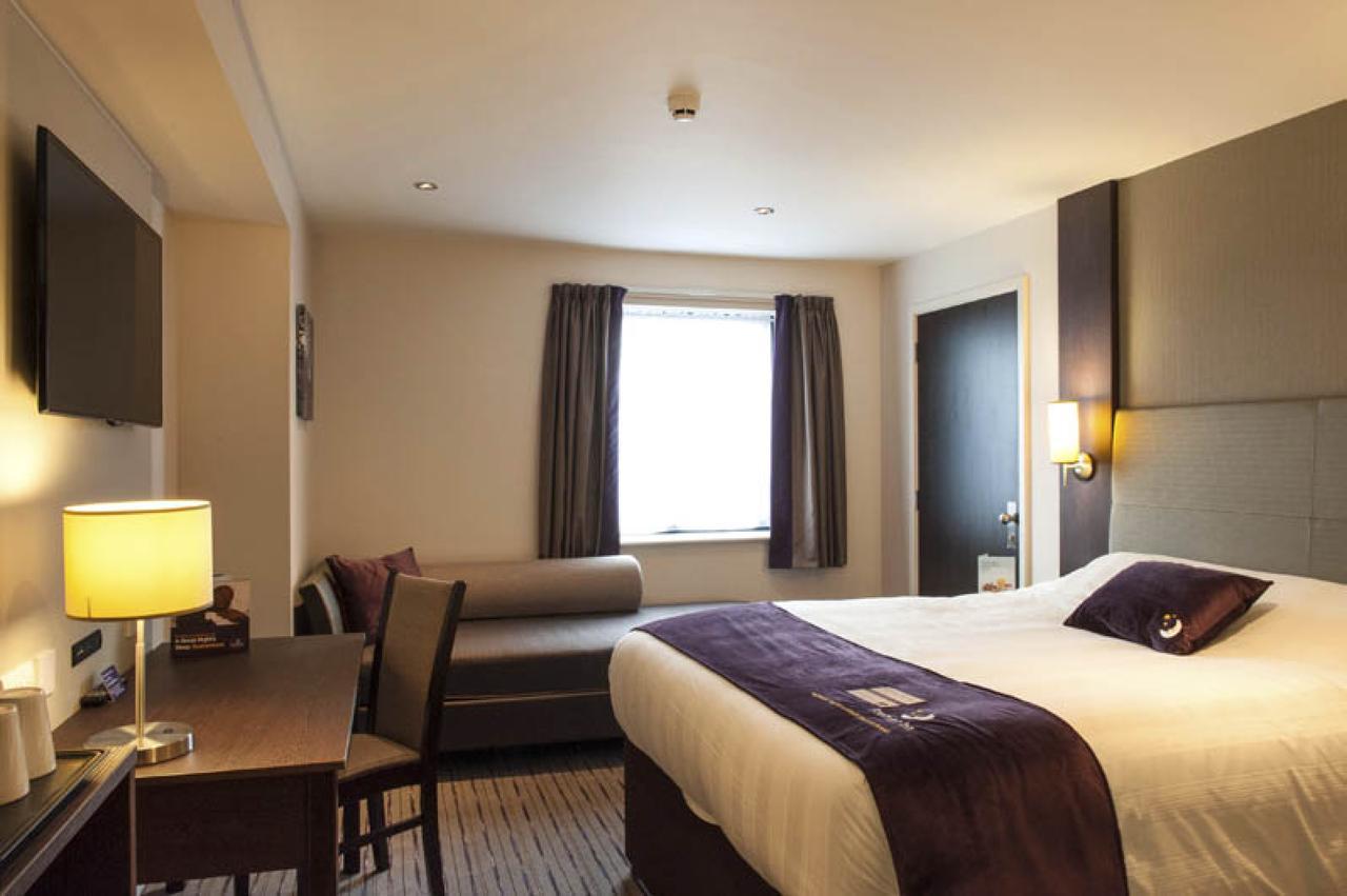 Premier Inn Southwark Borough High St London Exterior photo