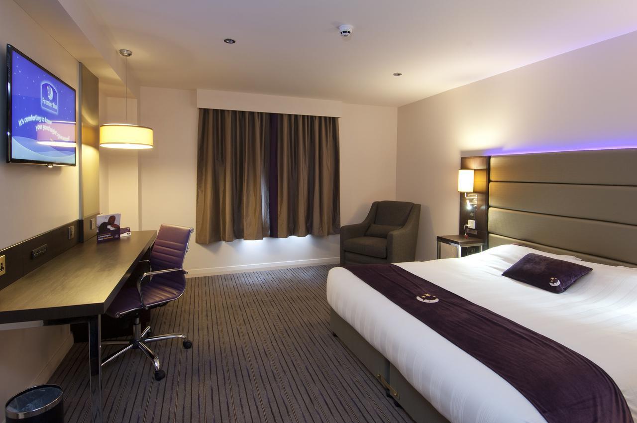 Premier Inn Southwark Borough High St London Exterior photo