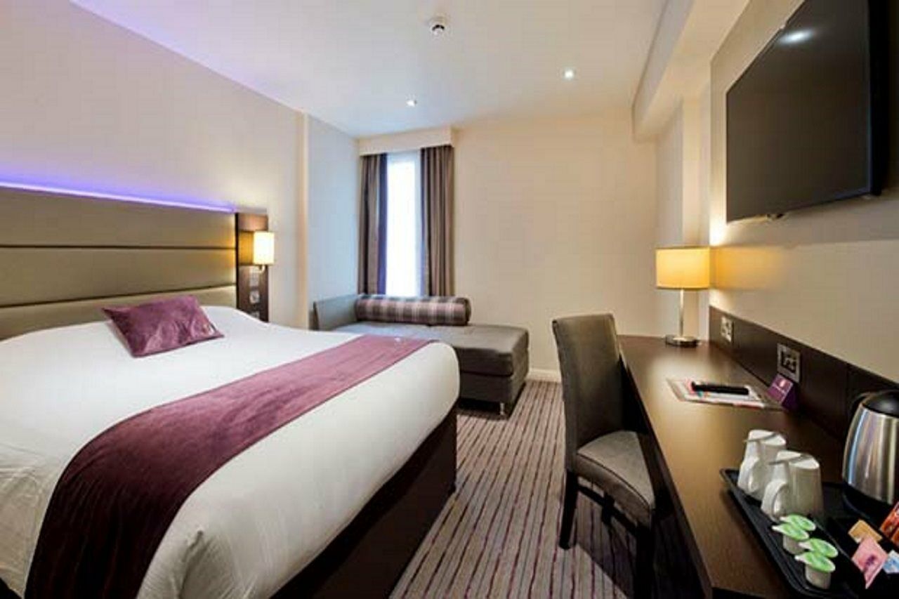Premier Inn Southwark Borough High St London Exterior photo
