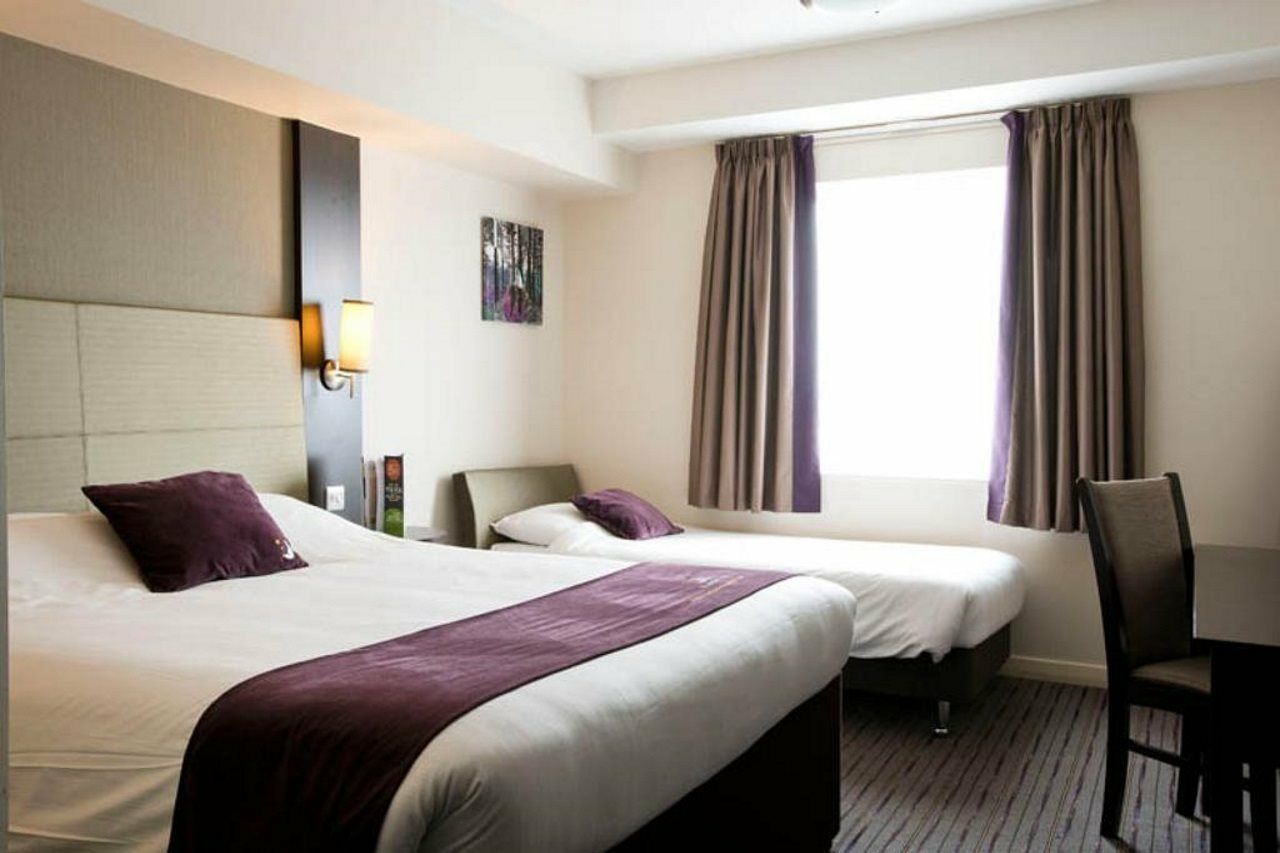 Premier Inn Southwark Borough High St London Exterior photo